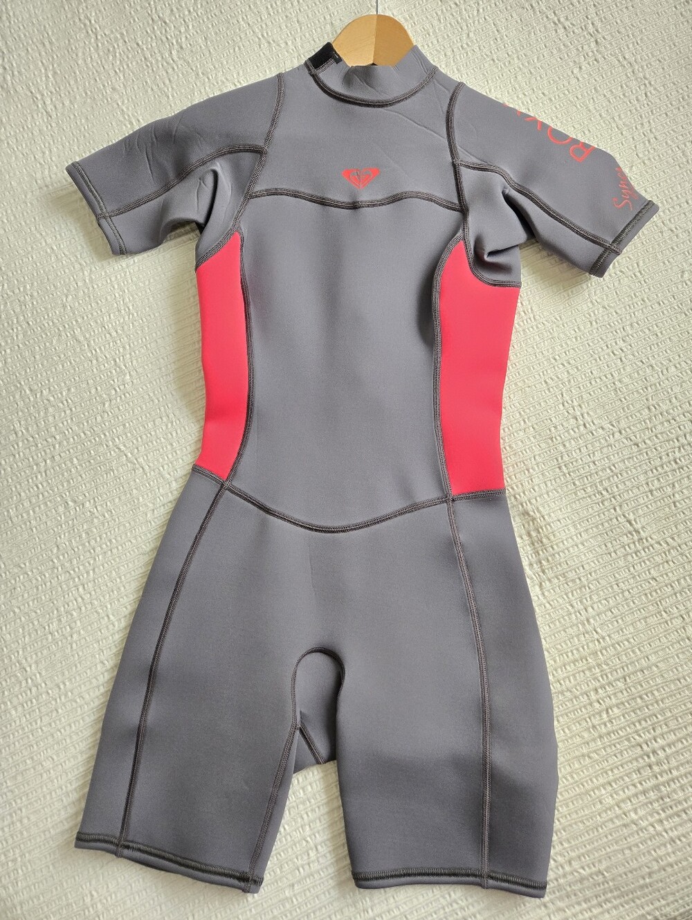 NWT Women's Roxy Synchro Series 2mm Short Sleeve Wetsuit - Gray/Pink 🩶🩷
